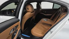 2024 BMW 3-Series 320i M Sport, белый — фото 12