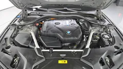 2022 BMW 5-Series 530e M Sport, серо-серебристый — фото 6