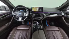 2022 BMW 5-Series 530e M Sport, серо-серебристый — фото 7
