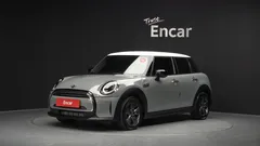 2023 Mini Cooper 5Door Classic, серо-серебристый — фото 1