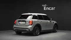 2023 Mini Cooper 5Door Classic, серо-серебристый — фото 2