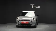 2023 Mini Cooper 5Door Classic, серо-серебристый — фото 3