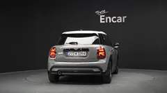 2023 Mini Cooper 5Door Classic, серо-серебристый — фото 4