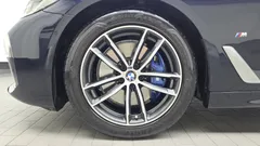 2023 BMW 5-Series 520i M Sport, чёрный — фото 5