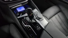 2023 BMW 5-Series 520i M Sport, чёрный — фото 9