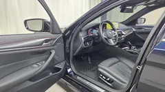 2023 BMW 5-Series 520i M Sport, чёрный — фото 10