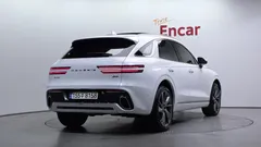 2023 Genesis GV70 2.5T Gasoline AWD, белый — фото 2