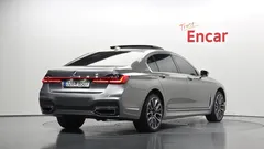 2022 BMW 7-Series 740Li xDrive M Sport Package, серебристый — фото 2