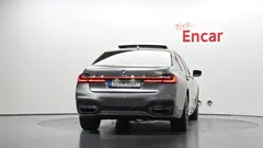 2022 BMW 7-Series 740Li xDrive M Sport Package, серебристый — фото 4