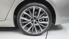 2022 BMW 7-Series 740Li xDrive M Sport Package, серебристый — фото 5