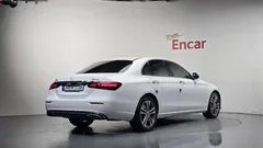 2022 Mercedes-Benz E-Class E350 4MATIC Avantgarde, белый — фото 2