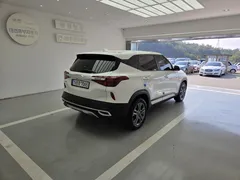 2023 Kia Seltos Gasoline 1.6 Turbo 2WD, белый — фото 5