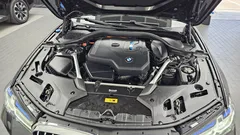 2023 BMW 5-Series 530e M Sport, серый — фото 6