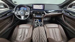 2023 BMW 5-Series 530e M Sport, серый — фото 7