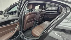 2023 BMW 5-Series 530e M Sport, серый — фото 11
