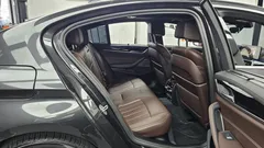 2023 BMW 5-Series 530e M Sport, серый — фото 12
