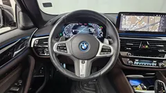 2023 BMW 5-Series 530e M Sport, серый — фото 13