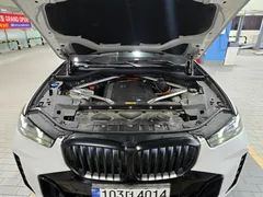 2024 BMW X5 xDrive 50e First Editon, белый — фото 7