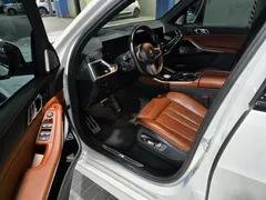 2024 BMW X5 xDrive 50e First Editon, белый — фото 9