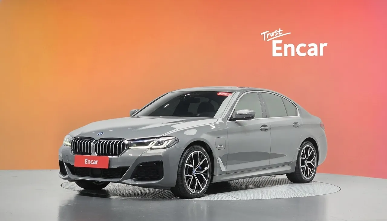 2022 BMW 5-Series 530e M Sport