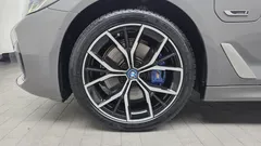 2022 BMW 5-Series 530e M Sport, серый — фото 5