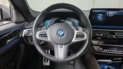2022 BMW 5-Series 530e M Sport, серый — фото 14