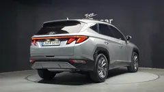 2023 Hyundai Tucson Inspiration 2WD, серо-серебристый — фото 2