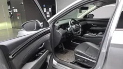 2023 Hyundai Tucson Inspiration 2WD, серо-серебристый — фото 10