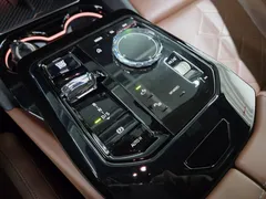 2024 BMW 5-Series 530i xDrive, белый — фото 20