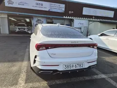 2022 Kia K5 2.0, белый — фото 4