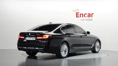 2023 BMW 5-Series 520i Luxury, чёрный — фото 2