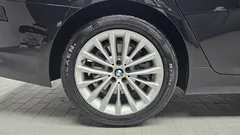 2023 BMW 5-Series 520i Luxury, чёрный — фото 5