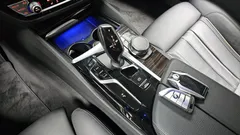 2023 BMW 5-Series 520i Luxury, чёрный — фото 9