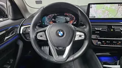 2023 BMW 5-Series 520i Luxury, чёрный — фото 13