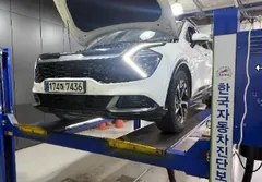 2023 Kia Sportage Signature 2WD, белый — фото 3