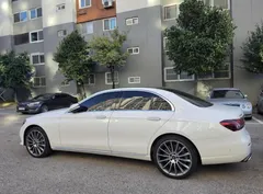 2023 Mercedes-Benz E-Class E450 4MATIC Exclusive, белый — фото 4