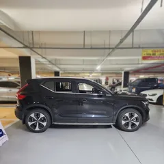 2023 Volvo XC40 B4 Ultimate Bright, чёрный — фото 2