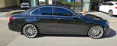 2022 Mercedes-Benz E-Class E350 4MATIC AMG Line, чёрный — фото 4