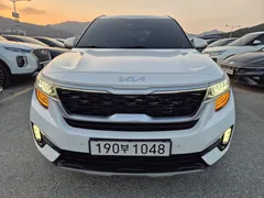 2023 Kia Seltos Gasoline 1.6 Turbo 2WD, белый — фото 1