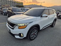 2023 Kia Seltos Gasoline 1.6 Turbo 2WD, белый — фото 2
