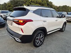 2023 Kia Seltos Gasoline 1.6 Turbo 2WD, белый — фото 4