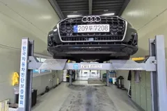 2022 Audi A8 55 TFSI Quattro Premium LWB, чёрный — фото 3