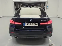 2022 BMW 5-Series 530e M Sport, чёрный — фото 3