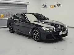 2022 BMW 5-Series 530e M Sport, чёрный — фото 4