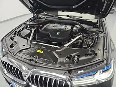 2022 BMW 5-Series 530e M Sport, чёрный — фото 5