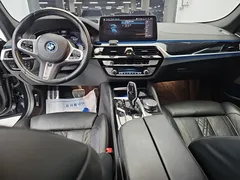 2022 BMW 5-Series 530e M Sport, чёрный — фото 7