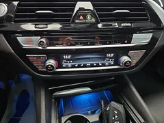 2022 BMW 5-Series 530e M Sport, чёрный — фото 10