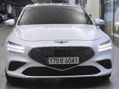 2022 Genesis G70 Gasoline 2.0T 2WD, белый — фото 3