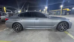 2023 BMW 5-Series 530i xDrive M Sport, голубой — фото 2