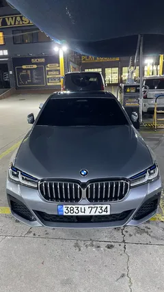 2023 BMW 5-Series 530i xDrive M Sport, голубой — фото 12